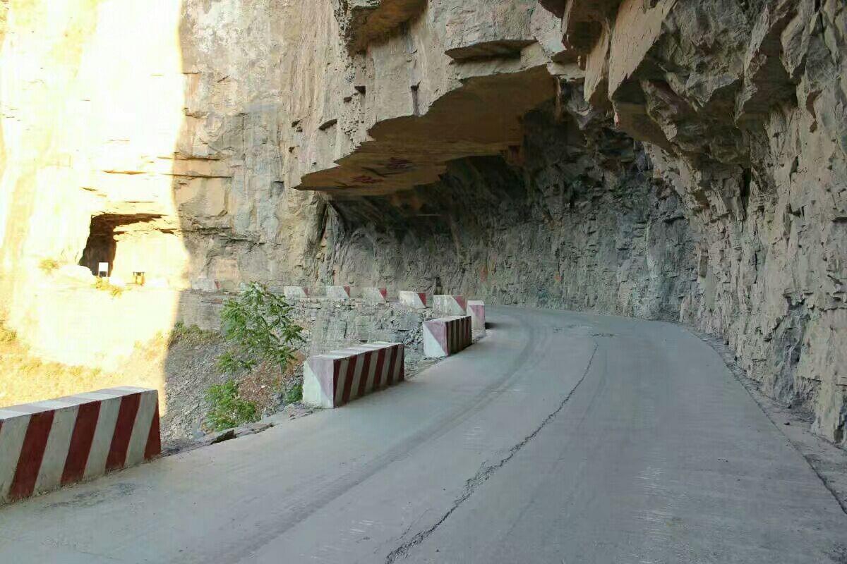 虹梯关挂壁公路
