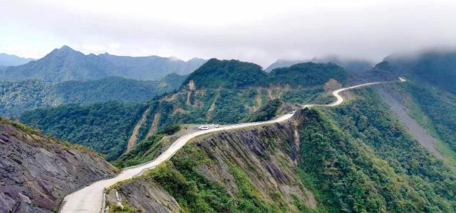 重庆出发黔江石柱3日自驾：网红石柱刀背梁-黔江小南海-土家十三寨3日自驾