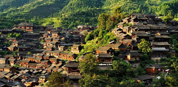 山东出发湖南湘西凤凰·竹山苗寨6日游：红石林-凤凰古城-墨戎苗寨竹山苗寨6日游