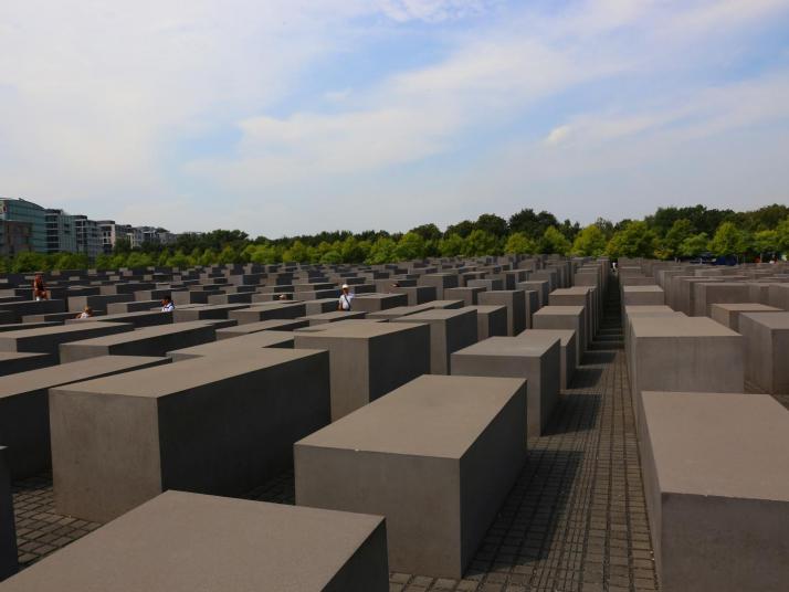 德国犹太人大屠杀纪念碑群好玩吗