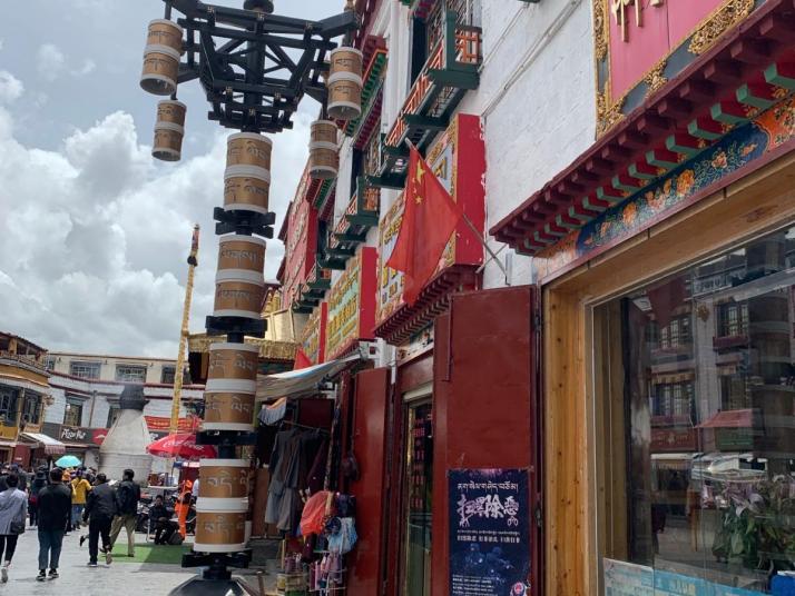 拉萨八廓街图片