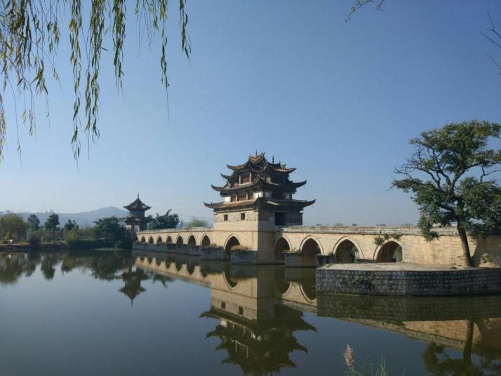 红河建水古城图片