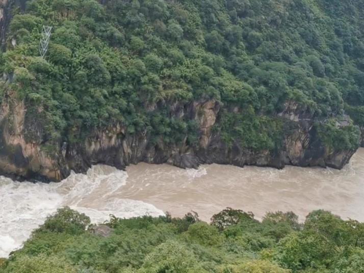 香格里拉虎跳峡香格里拉段图片