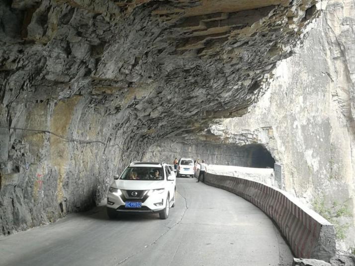 平顺锡崖沟挂壁公路