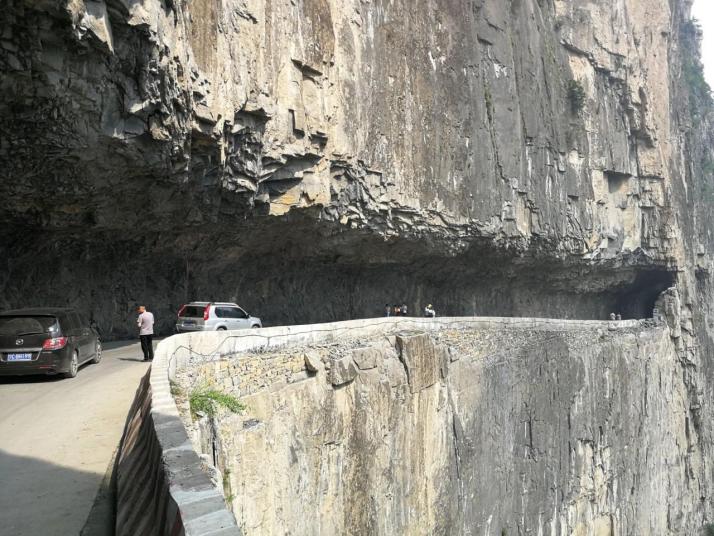 平顺锡崖沟挂壁公路好玩吗
