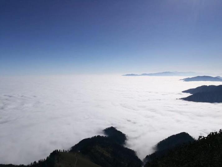 荥经四人同山图片