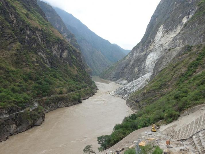香格里拉虎跳峡香格里拉段好玩吗