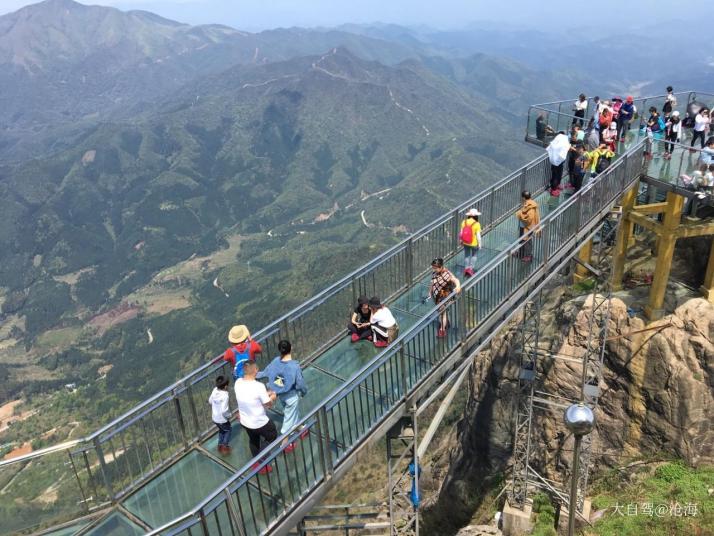 连山金子山玻璃栈道