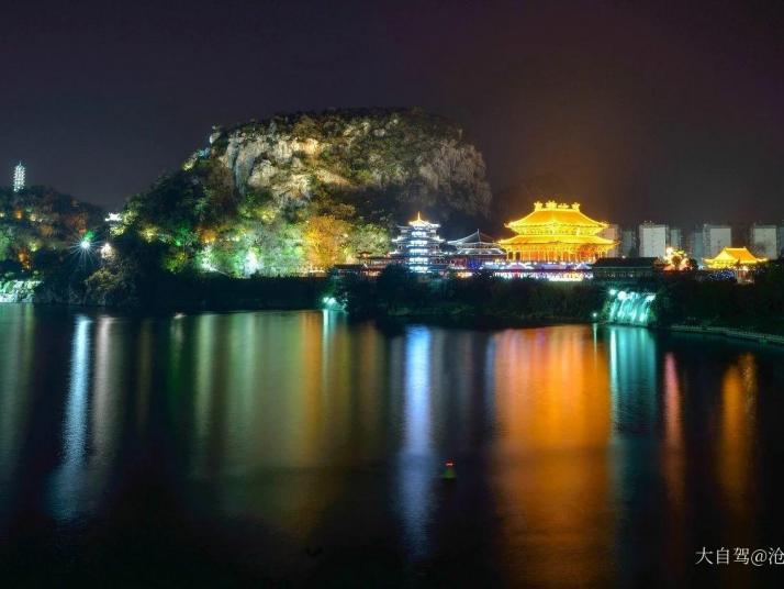 柳州百里柳江画廊夜景图片
