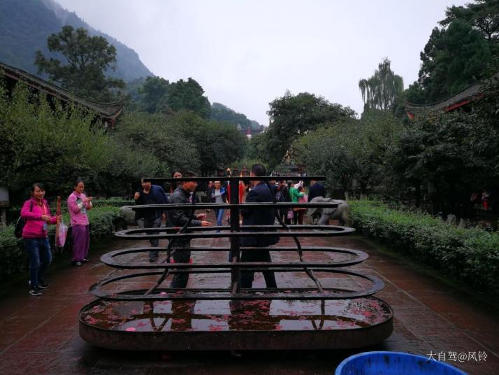 峨眉山万年寺图片