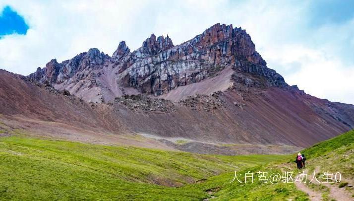 玉树尕朵觉悟神山图片