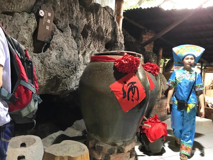 武鸣伊岭岩风景区好玩吗
