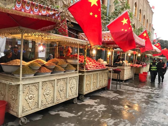 喀什喀什老城夜市美食广场好玩吗