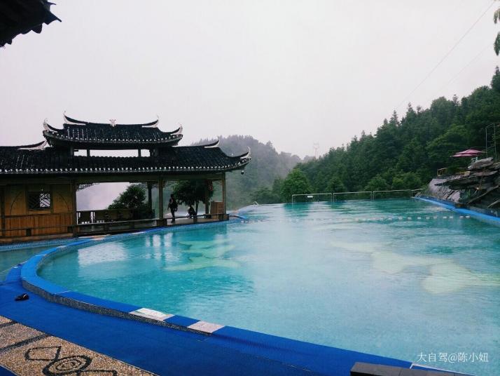 溆浦枫香无边际高山游泳池