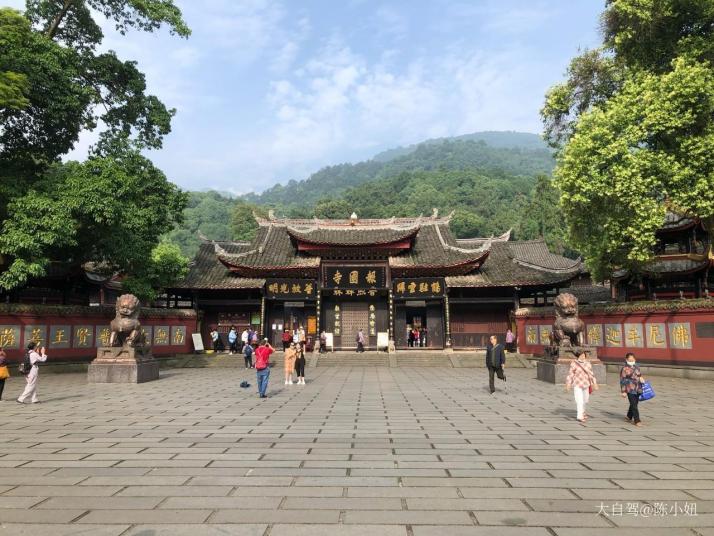 峨眉山报国寺