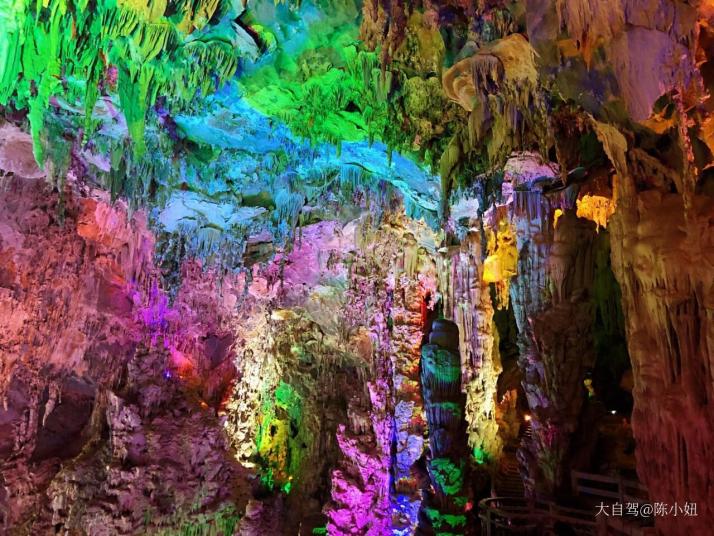 阳春凌霄岩图片