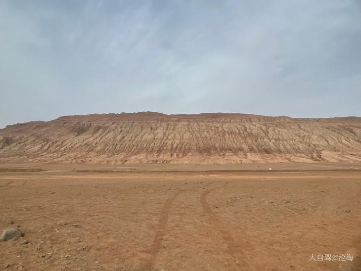 吐鲁番火焰山大峡谷图片