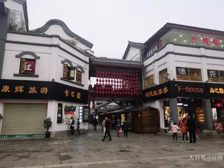 昆明金马碧鸡坊好玩吗