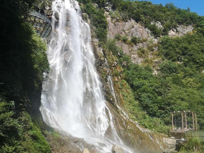 岳西大别山彩虹瀑布好玩吗