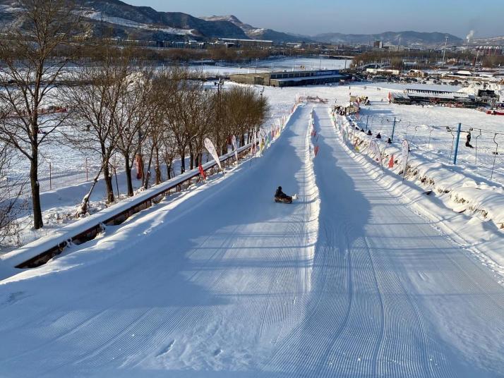 辽阳弓长岭温泉滑雪场图片