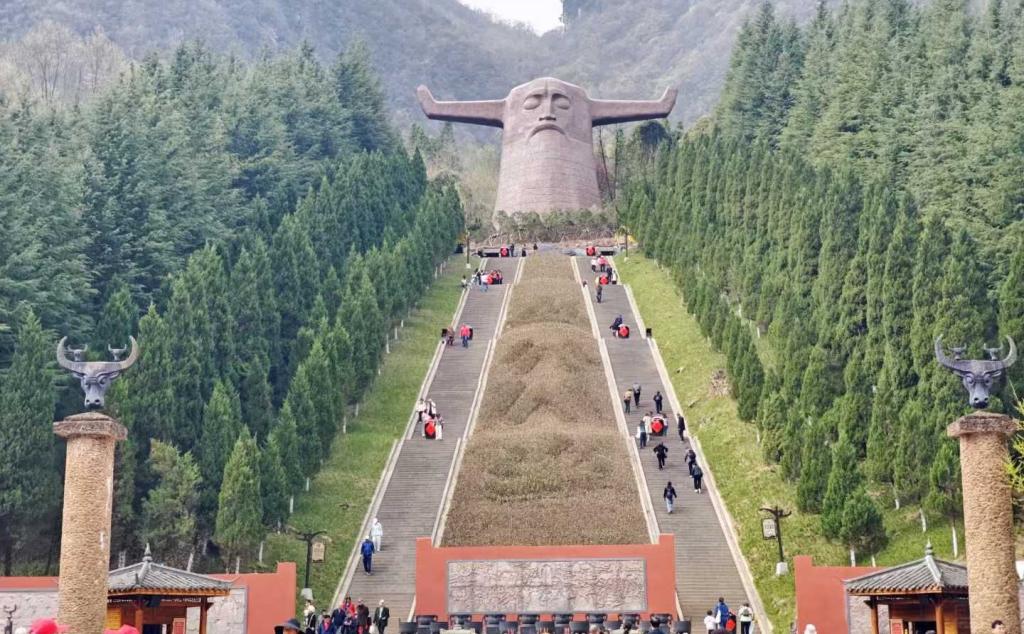 山东出发湖北神农架5日自驾游：神农架秘境，天燕景区-神农顶-大九湖-神农坛-天生桥-神农天路5日yo