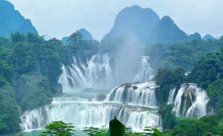 重庆出发广西6日自驾游：【桂西边陲】渠洋湖-鹅泉-火龙果基地-德天大瀑布-万尾金滩-东兴口岸6日自驾-推荐