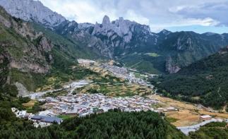 重庆出发川甘青环线7日自驾游：扎尕那-漫泽塘湿地-米拉日巴佛阁-黄河九曲第一湾-拉卜楞寺-莲宝叶则7-推荐