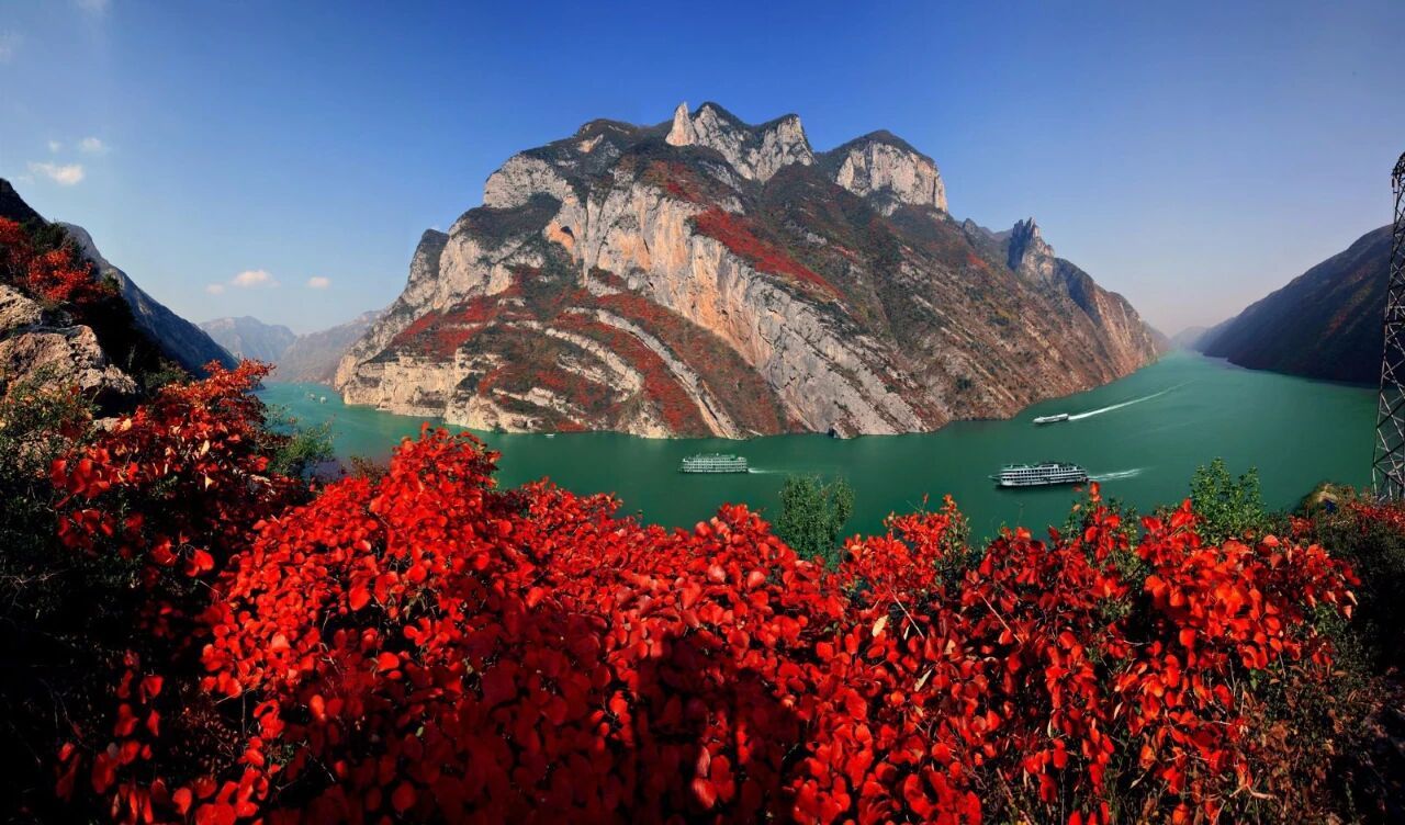 武汉出发三峡红叶4日自驾游：【车船游三峡】水上红叶-神女天路-巫峡口-白帝城摄影休闲4日游自驾游