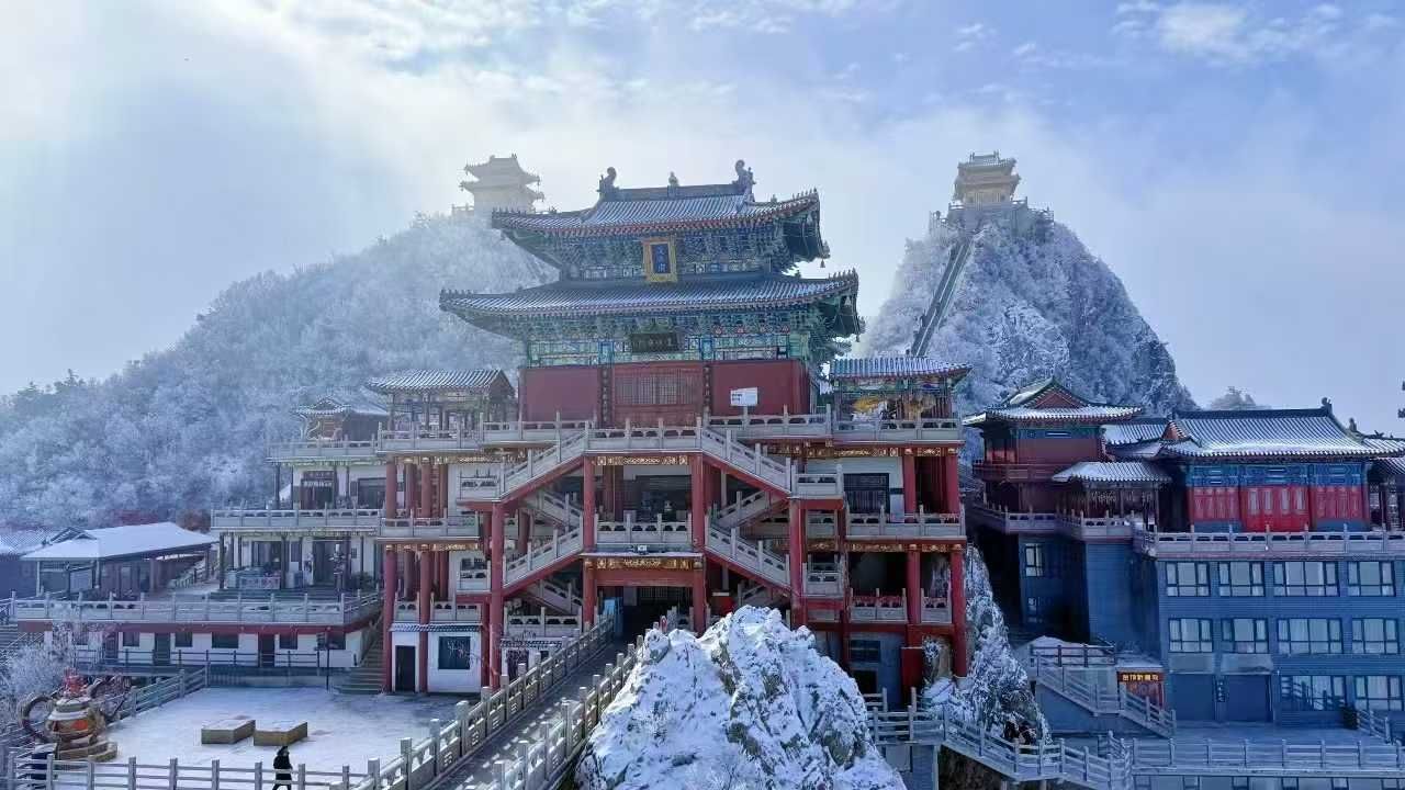 武汉出发河南洛阳3日自驾游：冬日浪漫索道游览老君山，赴人间惊鸿宴，北国第一洞鸡冠洞3日游自驾游