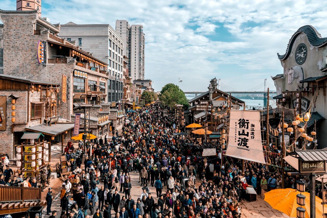 长沙出发衡山2日自驾游：衡山渡拾趣-万寿广场拜寿-南岳里赶庙会-南岳大庙祈福暖心休闲2日游自驾游