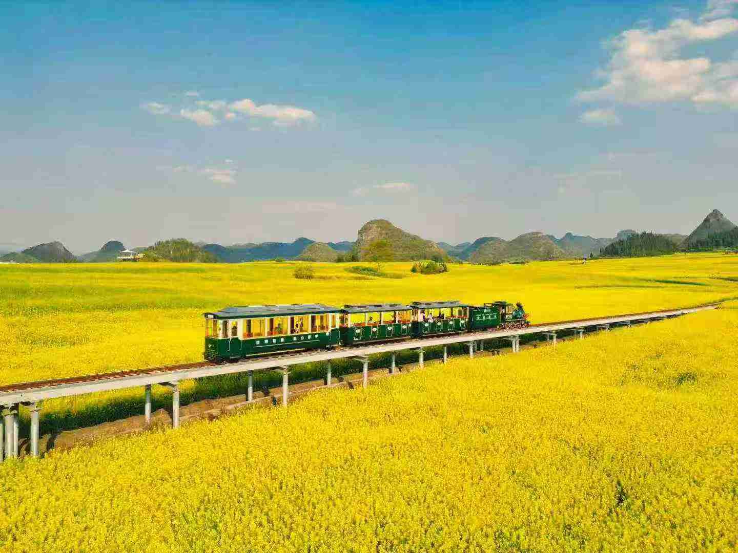 重庆出发贵州云南5日自驾游：【峰林花海】贵州兴义峰林+云南罗平油菜花海5天4晚游自驾游