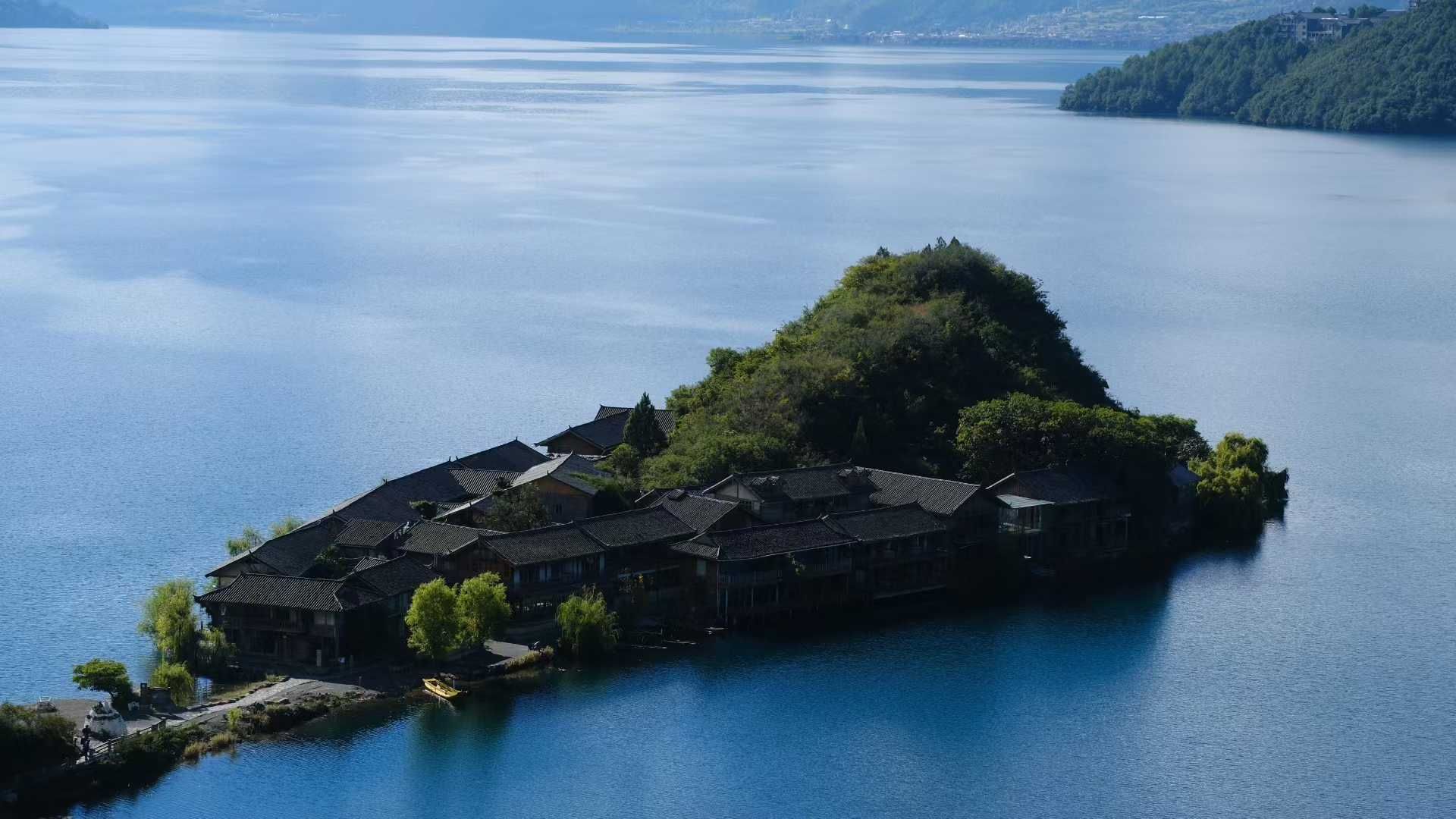 重庆出发川西泸沽湖5日自驾游：【泸沽仙境】冕宁草海-环游泸沽湖邂逅摩梭古族5天4晚游自驾游