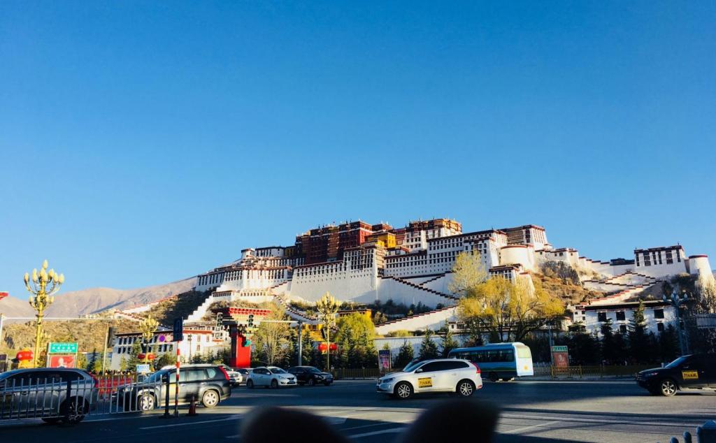 广东深圳集合出发西藏20日自驾游：深圳-成都-川藏线-稻城亚丁-滇藏线-拉萨-青藏线-西安-深圳20