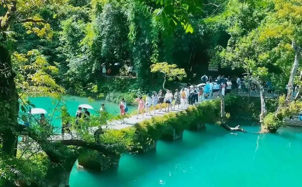 重庆出发贵州4日自驾游：【清凉贵州】荔波小七孔-龙里油画大草原-独山天洞-洒金谷-福泉古城4日自驾