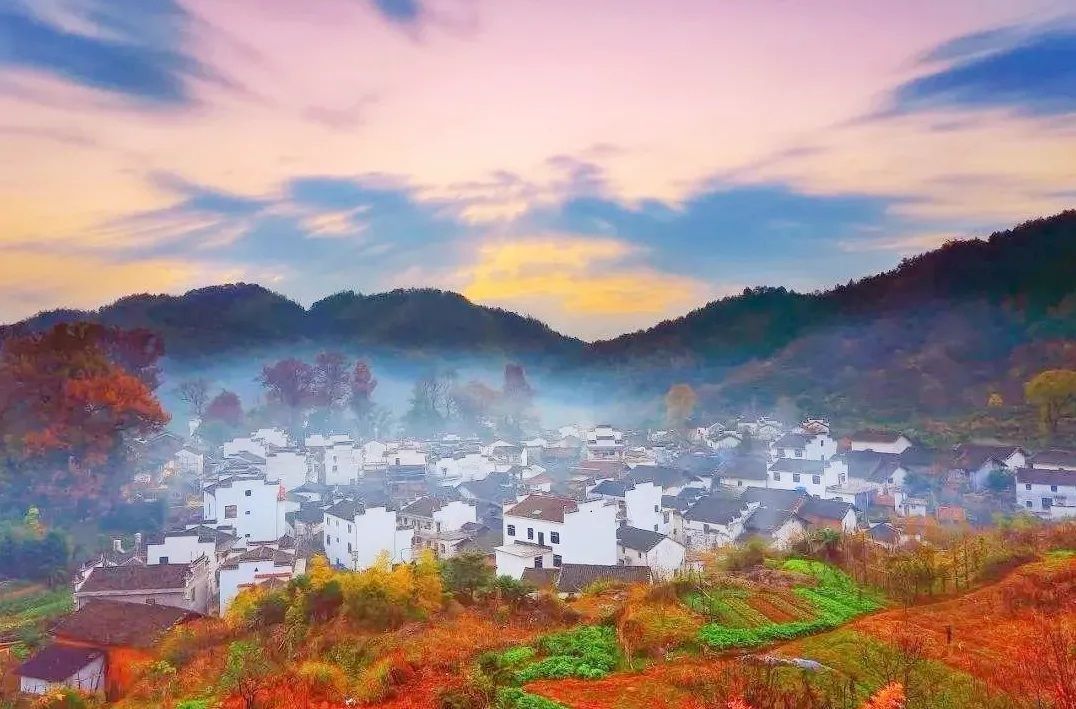 无锡出发江西婺源3日自驾游：【婺源赏秋】晓起-月亮湾-长溪村-严田村-石城-瑶里古镇-徽饶古道3日游自驾游