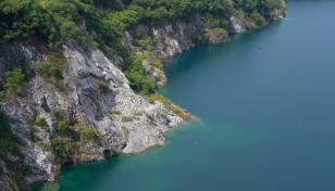 珠三角出发佛山三水2日自驾游：超火蓝眼泪矿山湖-胥江祖庙-《热辣滚烫》同款北江大堤-农家宴2日游-推荐