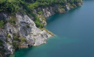珠三角出发佛山三水2日自驾游：超火蓝眼泪矿山湖-胥江祖庙-《热辣滚烫》同款北江大堤-农家宴2日游-推荐
