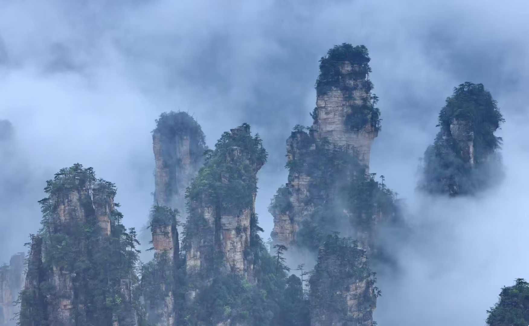 安徽出发湖南湘西7日自驾游：【武陵秘境】张家界-宝峰湖-芙蓉镇-德夯大峡谷-矮寨大桥-凤凰古城7日游自驾游