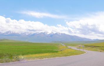 乌鲁木齐集合全景独库+南疆10日自驾游：巴音布鲁克草原-天山神秘大峡谷-沙漠公路-喀什古城-香妃园--游推荐