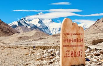 成都集合18日西藏自驾游：【登峰造极】国民公路G318-秘境墨脱-珠峰保护区-神山圣湖-青藏线18日-游推荐