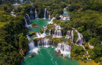 重庆出发广西6日自驾游：【环游广西】德天大瀑布-友谊关-花山岩画-东兴口岸-万尾金滩6日自驾-游推荐