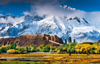 全国出发南疆+阿里16日自驾游：轮台胡杨林公园-塔克拉玛干沙漠-冈仁波齐-羊卓雍措-珠峰大本营-游推荐