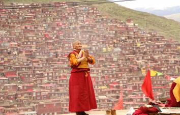 重庆出发川西色达5日自驾游：五明佛学院-八美梵音-塔公草原5日赏秋之旅-游推荐