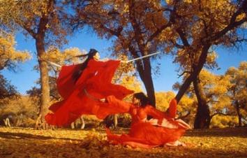 重庆出发额济纳胡杨林8日自驾游：巴丹吉林沙漠-居延海-西部影视城-靖边波浪谷8日西北风光-游推荐