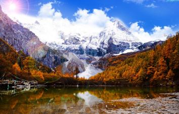 成都出发稻城县香格里拉镇6日自驾游：稻城亚丁-新都桥-泸定桥6日秋季深度摄影之旅-游推荐