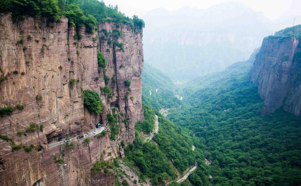 郑州集合晋豫6日自驾游:郭亮村-挂壁公路-打铁花-龙门石窟-少林寺6天休闲自驾游
