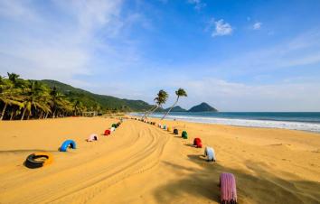 海南鱼跃海岛六天五晚环岛自驾游：石头公园-东郊椰林-呆呆岛-帆船出海-最美渔村6日海南跟队自驾-游推荐