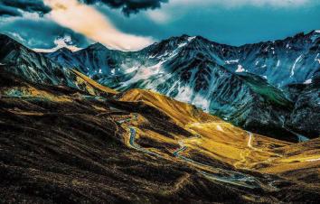 乌鲁木齐出发独库公路8日自驾游:独库公路-巴音布鲁克-博斯腾湖-葡萄沟8日自驾游-游推荐