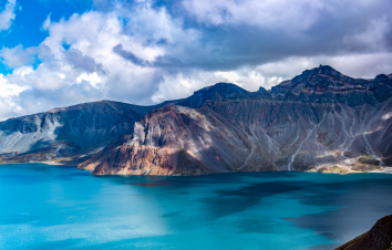 乌鲁木齐集合新疆8日落地自驾游：那拉提大草原-巴音布鲁克大草原-天山神秘大峡谷-库木塔格沙漠-吐鲁番-游推荐