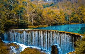 湖北出发贵州6日自驾游：荔波小七孔-岜沙苗寨-肇兴侗寨-镇远古镇6日寻美黔东南-游推荐